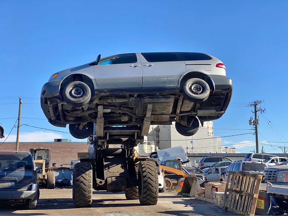 Recovery equipment and heavy vehicle loading